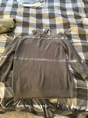 Off-the-Shoulder Ribbed Sweater in Gray
